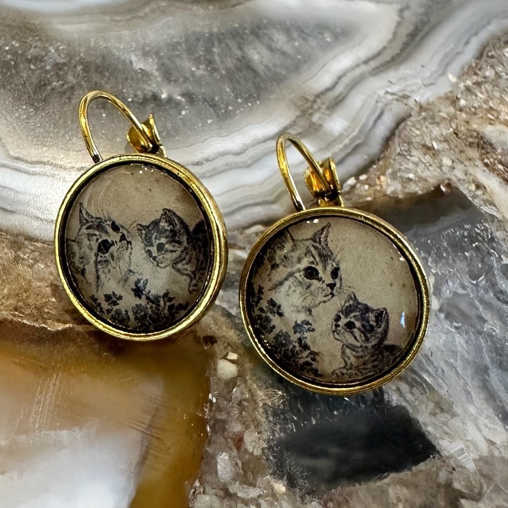 3018 Charming Gold Cat Design Earrings